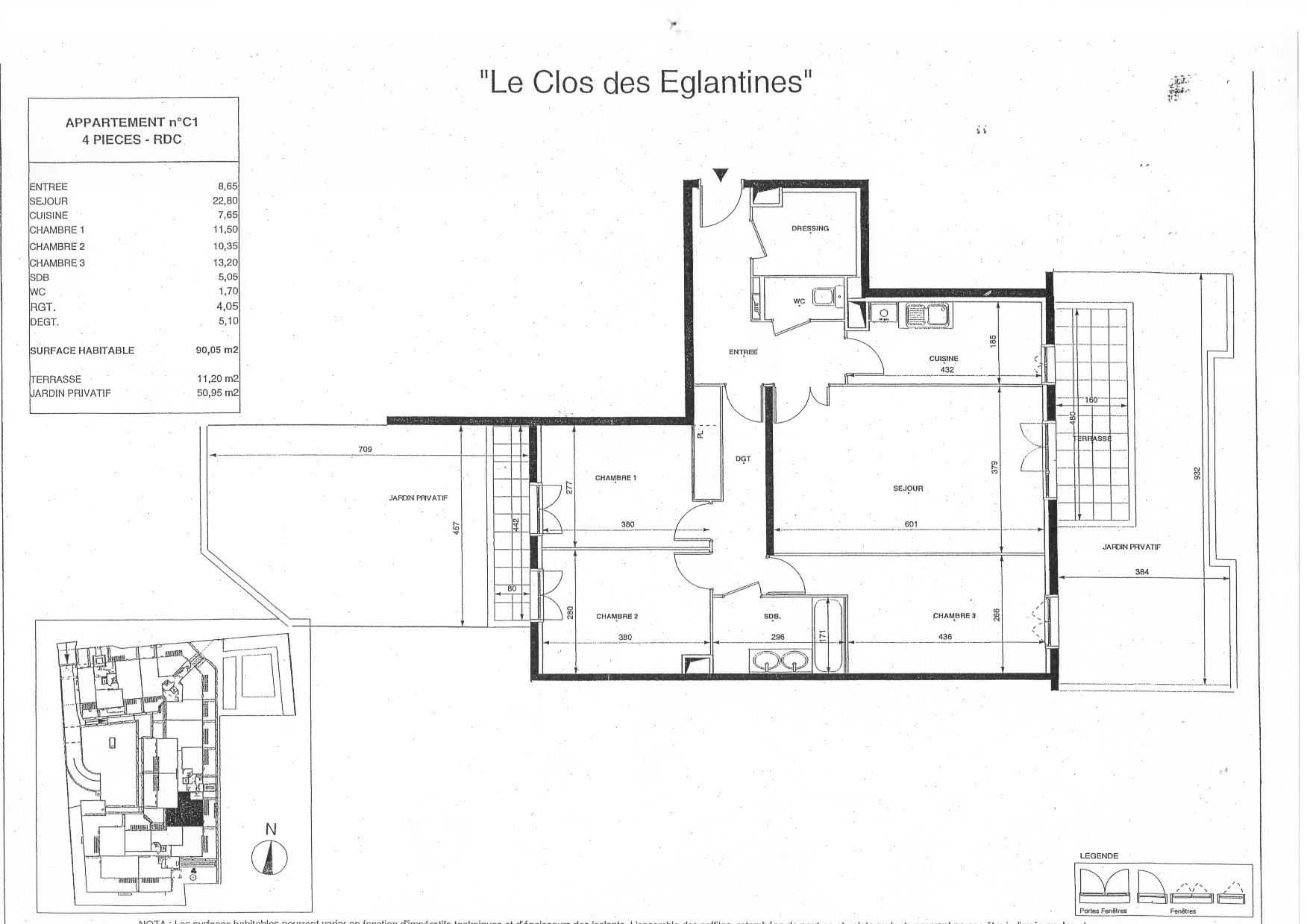 A vendre 4 pièces 4 pièces de 90 m² disposant de deux jardins privatifs. Il se décompose d’une cuisine de 7,6 m² de 3 cambres de 11,5m² ; 10,3m² ; 13,2m² d’un séjour de 22,8 m² et d'un dressing.